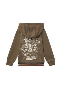 Khaki hoodie met een achterkantafbeelding van een beer in een vest. Heeft een capuchon met trekkoord en een geribbelde zoom met meerkleurige strepen. Zachte textuur.