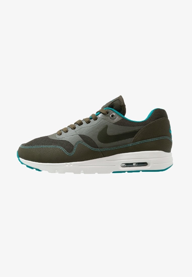 Baskets Nike Air Max avec une tige vert foncé, des panneaux en maille gris, des accents turquoise, une semelle intermédiaire blanche et un amorti d'air visible.