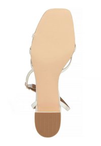 Sandalette bianca con tacco alto, con tomaia in pelle liscia, sottili cinturini e suola in gomma texturizzata. Il tacco ha una forma sottile ed elegante.