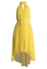 Robe plissée jaune avec un col haut et une découpe en forme de clé. Présente une taille ceinturée et un ourlet asymétrique pour une silhouette fluide.