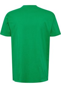 Grøn bomuld T-shirt, korte ærmer, rund halsudskæring, glat tekstur, afslappet pasform, uden synlige mønstre eller designs.