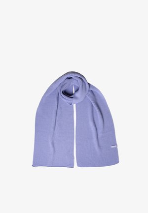 Lila Schal aus strukturiertem Strickstoff, mit einem schlichten Design, zwei langen Enden und einem kleinen Markenetikett am Rand.