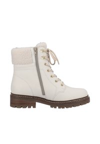 Witte leren enkelboot met een schapenvachtmanchet, vetersluiting aan de voorkant, zijrits, gouden hardware en een gestructureerde bruine synthetische zool.