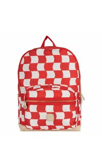 Rood en wit geruite canvas rugzak met een hoofdvak met ritssluiting en een kleiner voorvak, met beige accenten en een handvat aan de bovenkant.
