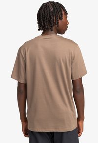 Element LABEL - Jednoduché tričko - beige