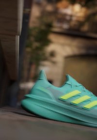 adidas Performance ULTRABOOST 5 turkusowy