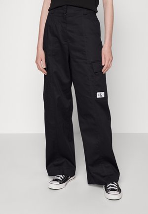 BADGE STRAIGHT LEG PANTS - Kapsáče - black