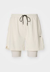 STRIDE - 2-i-1-shorts - cream