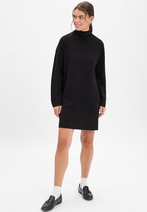 - Sukienka dzianinowa