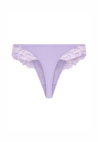 Lilafarbener Tanga mit floraler Spitzenbordüre in Pastellfarben entlang des Bundes. Glatter, elastischer Stoff mit dreieckiger Form und minimaler Abdeckung.