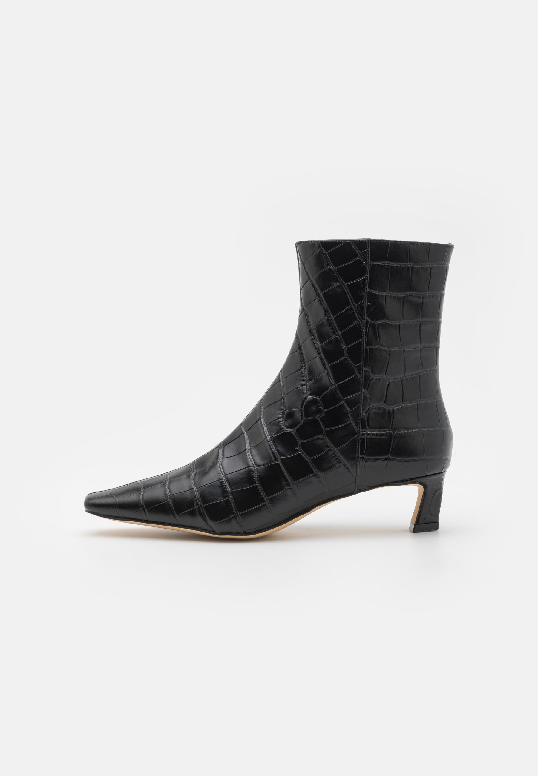 【送料&関税込】Michael Kors Kasia Pointed-toe Boots Kasia Leather Boot | Michael Kors [US]