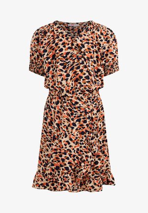 Kortærmet kjole med elastisk talje, flæsekant og flerfarvet abstrakt leopardprint i beige, sort og orange toner.