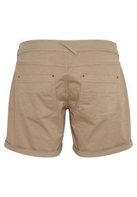 Pantalones cortos caqui con dobladillo enrollado, que presentan una textura suave, dos bolsillos traseros y costuras dobles en la cinturilla y los bolsillos.