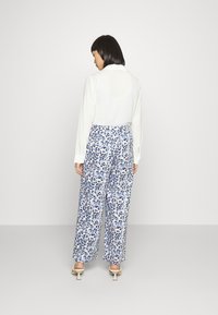 VILA Petite VIMORAS IMINA PANTS - Calças - cloud dancerimina