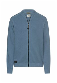 Hellblaues Zip-Up-Cardigan aus strukturiertem Strickmaterial, mit runder Kragen, gerippten Bündchen und einem Markenpatch am Saum.