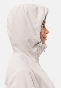 Hellegrau, hoodie-jacke mit einem Reißverschluss, verstellbarem Kordelzug und glattem, wasserabweisendem Material. Seitenansicht.