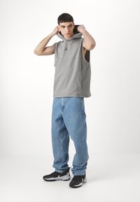 Jordan SPORT SLEEVELESS HOODIE - Top - carbon heather/black