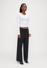Gina Tricot Petite WIDE LEG TROUSERS - Calças - black
