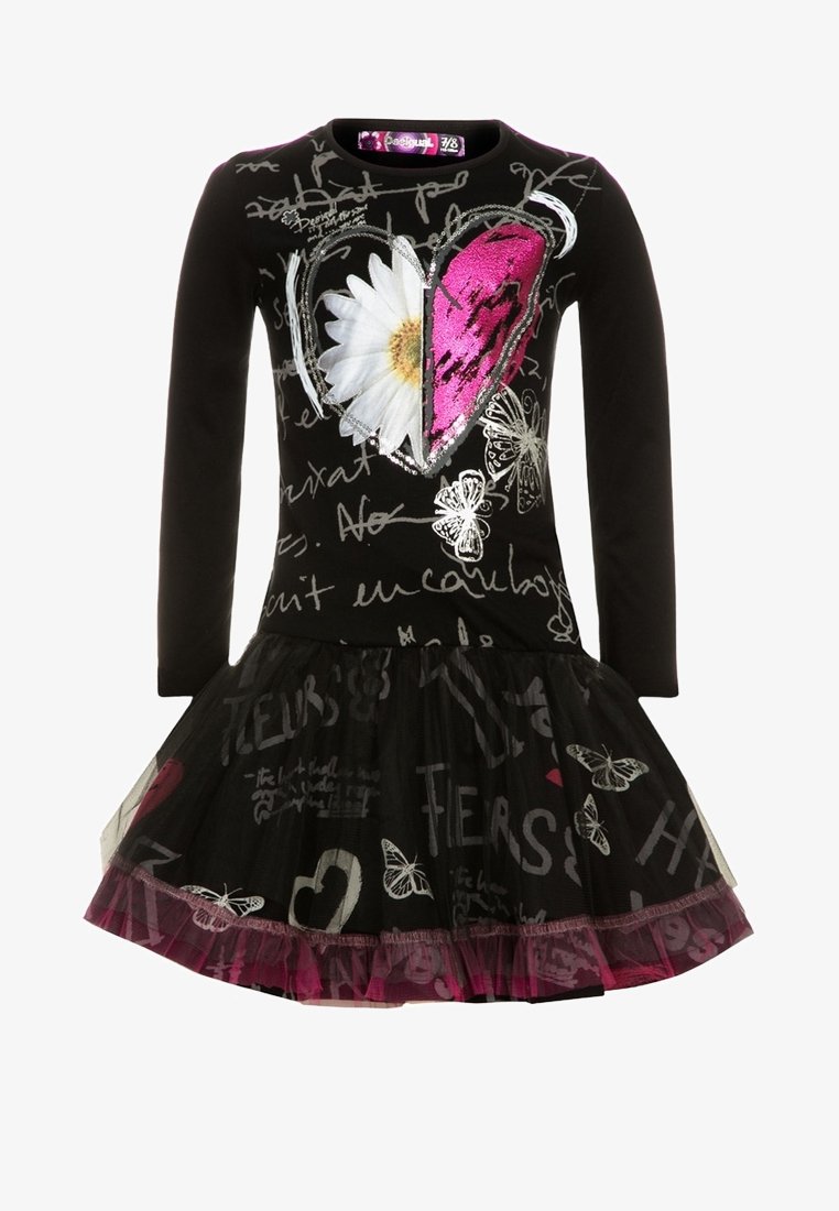 Robe noire à manches longues ornée d'un motif marguerite et d'un cœur en paillettes roses, avec des motifs de papillons et un lettrage, ainsi qu'une jupe en tulle superposée bordée de rose.
