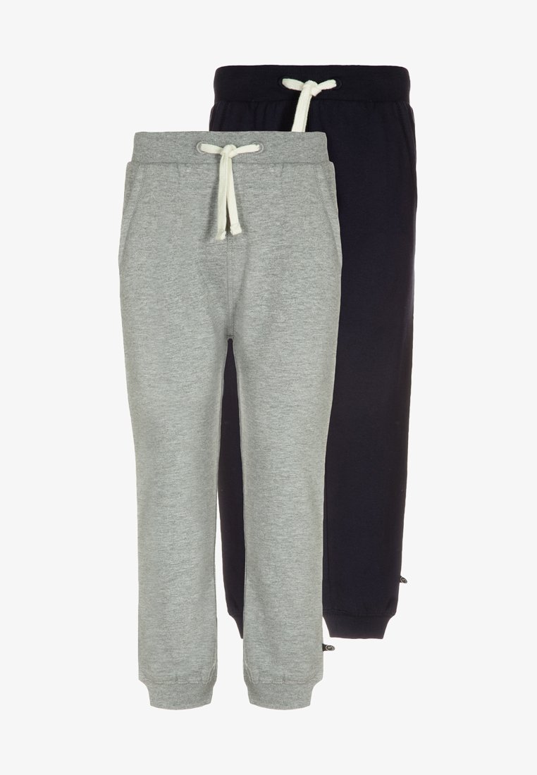 Zwei Paare Jogginghosen: eine graue und eine marineblaue, aus weichem Stoff. Beide besitzen elastische Taillenbündchen und Kordelzüge sowie Umschläge an den Säumen.
