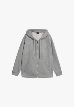Felpa grigia con zip, dotata di ampia cappuccio, maniche lunghe, tasche frontali e dettagli per spalle decorati con piccoli strass. Tessuto morbido.