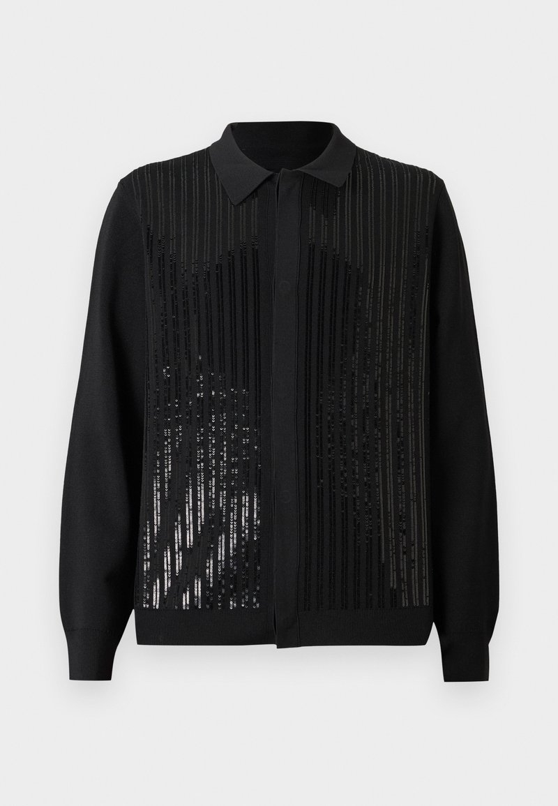 Schwarze Strickjacke mit kragenförmigem Ausschnitt, versehen mit vertikalen Streifen aus Pailletten und einem strukturierten Stoff. Mit Knopfverschluss vorne und langen Ärmeln.