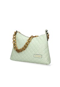 Borsa a tracolla trapuntata verde chiaro con una catena dorata e chiusura con zip, dotata di un patch con logo e una texture liscia.