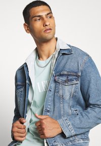 Levi's® TRUCKER JACKET - Casaco de ganga - triad trucker