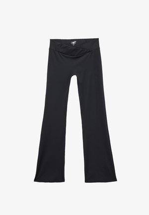 Schwarze, weit ausgestellte Active-Pants aus dehnbarem Stoff, mit einem breiten Bund und glatter Textur, die für Komfort und Flexibilität konzipiert sind.