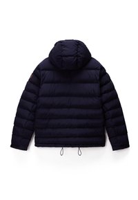 Giacca imbottita trapuntata blu navy con cappuccio, maniche lunghe, coulisse elastiche all’orlo e toppa circolare sulla manica sinistra, vista da dietro.