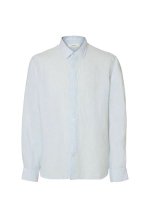 Lichtblauw overhemd met lange mouwen, knoopsluiting, subtiele verticale strepen en een klassieke kraag, weergegeven op een witte achtergrond.