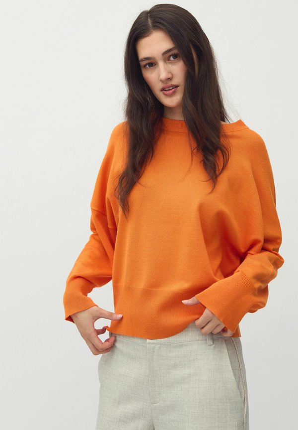 GILLIAN-M - Strickpullover - orange peel