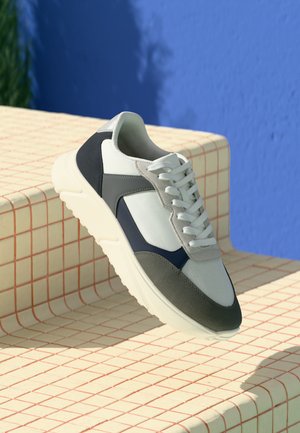 JFWASPIRE RUNNER - Sportbačiai - white/black/grey