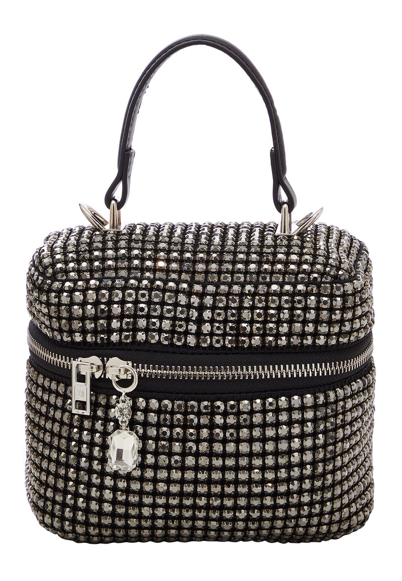 Sort perlehandtaske med firkantet form, har en toppehåndtag, lynlås lukning og en dekorativ charme. Pyntet med sølvhardware.
