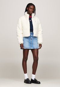 Tommy Jeans ESSENTIAL PUFFER - Talvitakki - ancient white