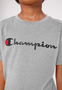 Champion ICONS CREWNECK LARGE LOGO - Camiseta estampada - grey