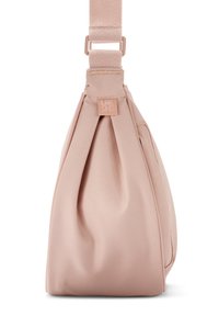 Borsa a spalla rosa chiaro realizzata in tessuto texture, con un design plissettato e una tracolla regolabile con un piccolo tag del logo.