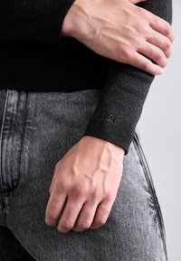 032c EQUINOX TURTLENECK Jumper black Zalando