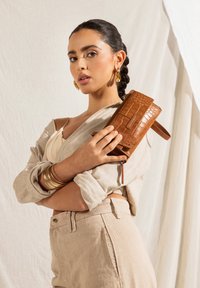 Burkely COOL COLBIE - Portafoglio - cognac