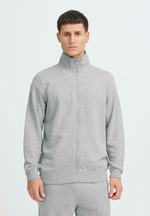 Grå sweatshirt med lynlås lavet af blødt stof. Har en høj krave, ribstrikkede manchetter og en afslappet pasform. Inkluderer lynlåse til lukning.