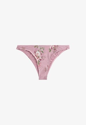Roze dames bikinistijl ondergoed met bloemenprint met witte en roze bloemen en groene bladeren op een witte achtergrond.