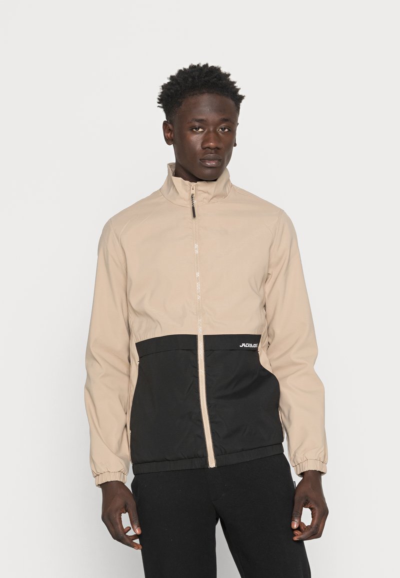 Jack & Jones BARTON LIGHT STAND COLLAR JACKET - Casaco de verão - crockery