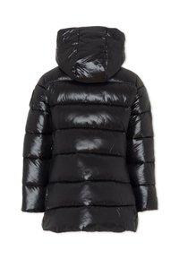 Giacca a vento nera con cappuccio, caratterizzata da un esterno lucido e trapuntato. Il design include dettagli a cucitura orizzontale e un orlo dritto.