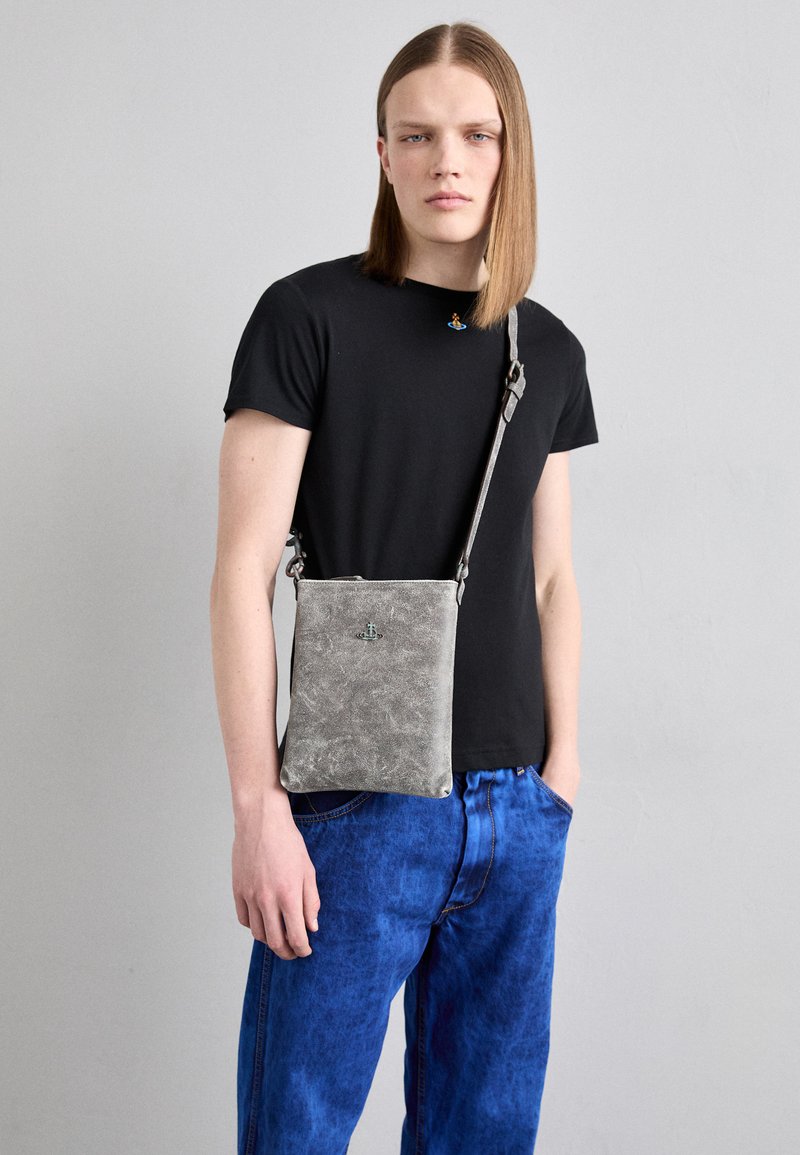 Vivienne Westwood DUKE SQUARE CROSSBODY UNISEX Sac bandoulière grey
