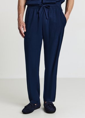 Pantalon de jogging bleu marine en tissu léger et lisse, doté d'une taille élastique avec cordon de serrage et deux poches avant.