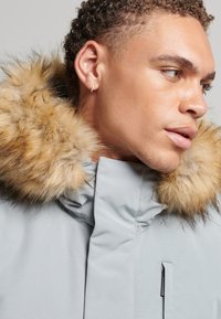 Superdry & Co EVEREST - Chaqueta de invierno - blue