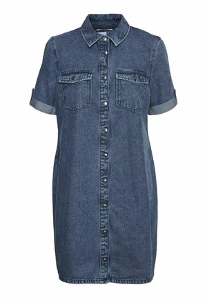 Džínová košilová šaty, zapínání na knoflíky vpředu, krátké ohrnuté rukávy, dvě náprsní kapsy, tmavě modrá barva, hladká textura a rovný střih.