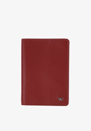 Portefeuille en cuir rouge avec coutures visibles et petit emblème argenté dans le coin inférieur droit sur fond blanc.