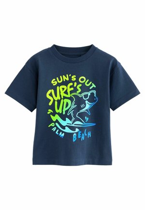 Next SHORT SLEEVE CHARACTER - Nyomott mintás póló - navy shark