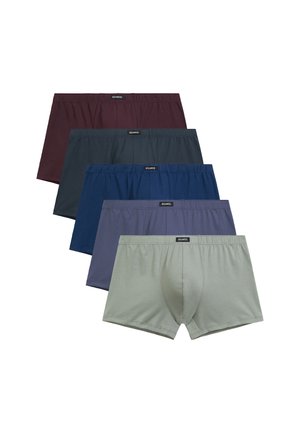 - Bokserki z krótkimi nogawkami